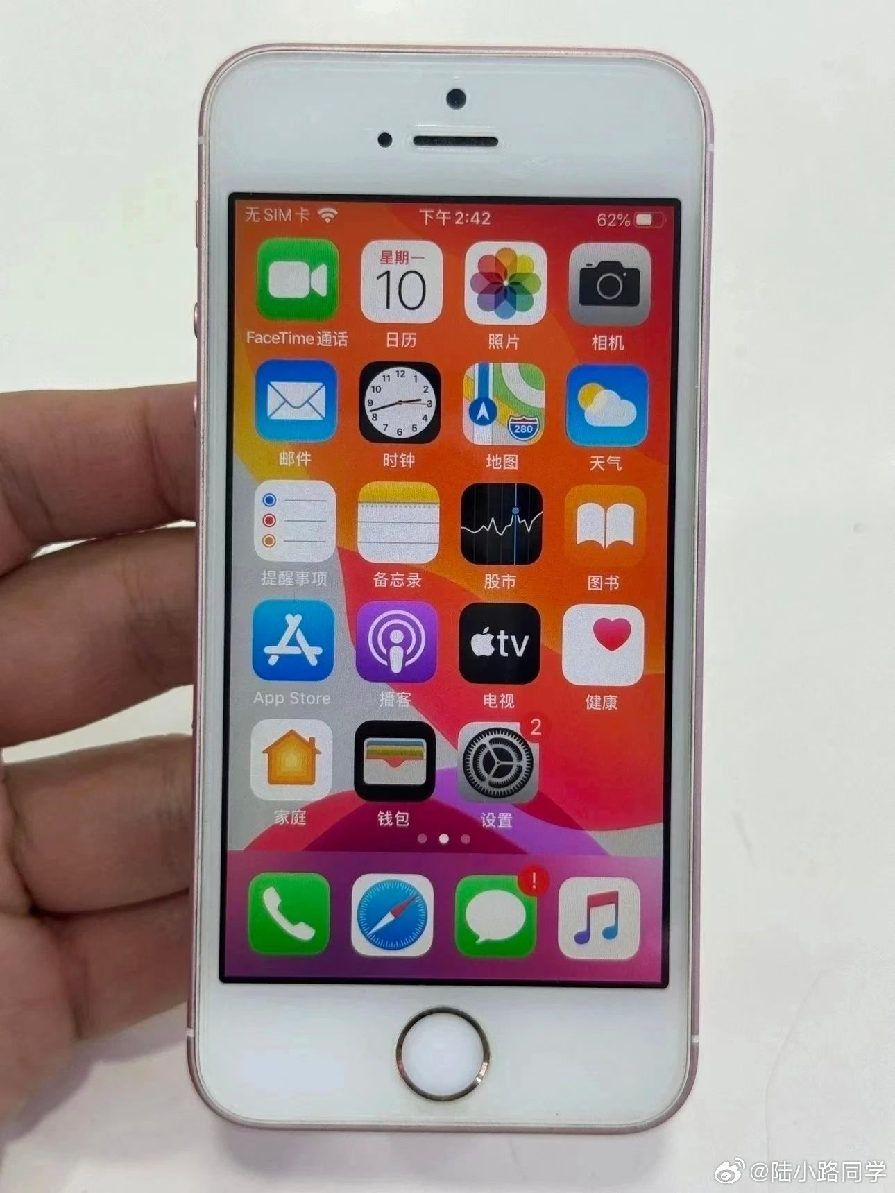 初代的iPhone SE价格只有200块钱了，买什么CCD啊？ 