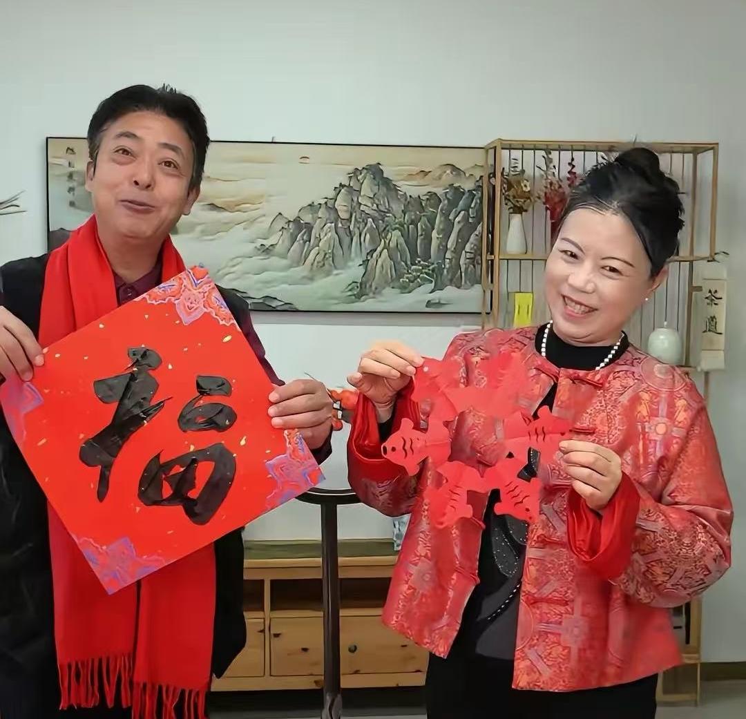 错换人生真相或将越来越近了！
柴桑大姐近日直播透露，北京很快就有好消息。
 
许