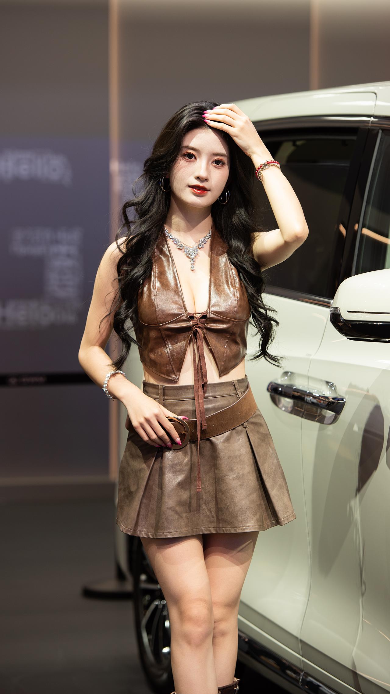 BB酱车模美女 时尚穿褡