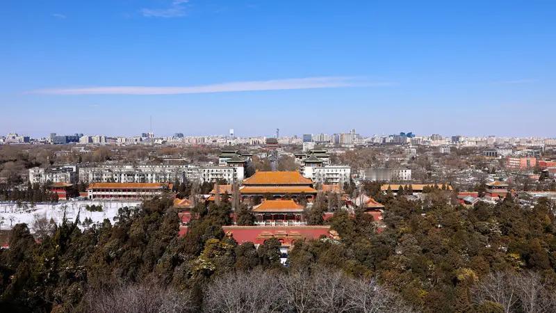 解析
- 对仗：“春夏秋冬”（代表四季）与“东西南北”（代表四方）相对，以方位对