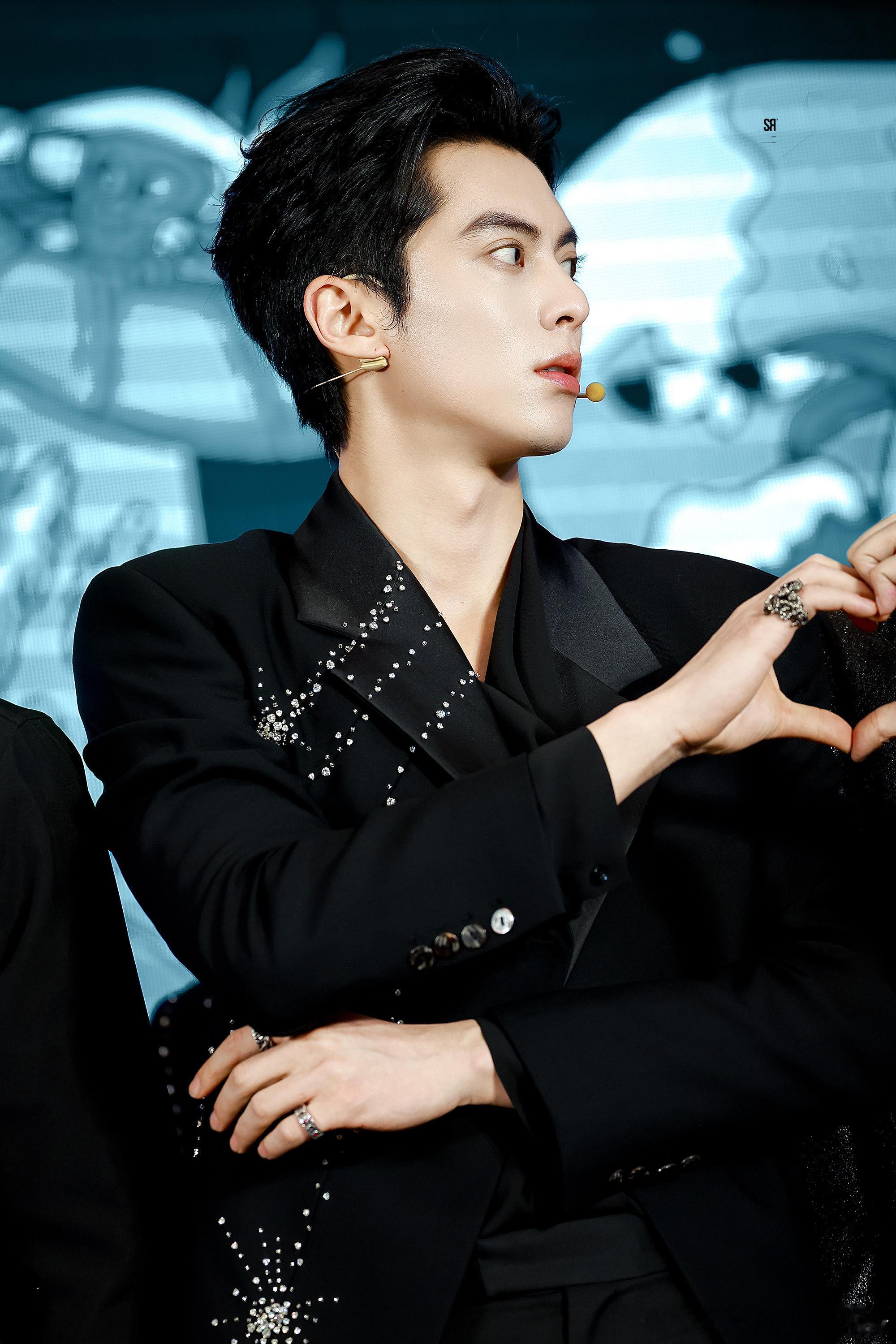 王鹤棣好帅一张脸 