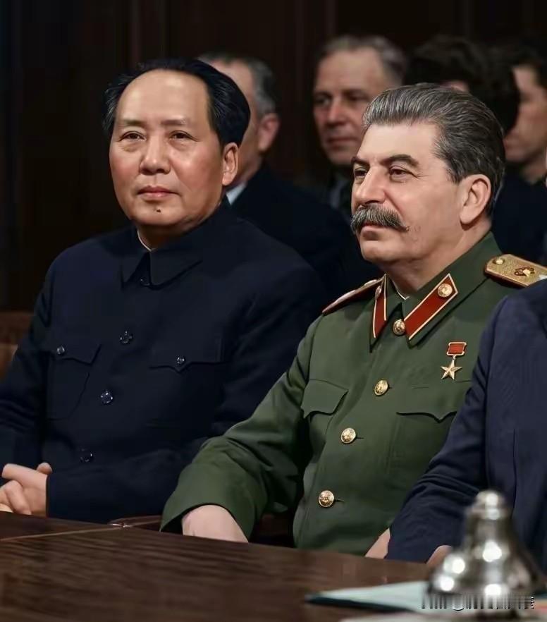 同样是面对斯大林，毛主席敢于据理力争，而蒋介石只能妥协退让。

1949年底毛主