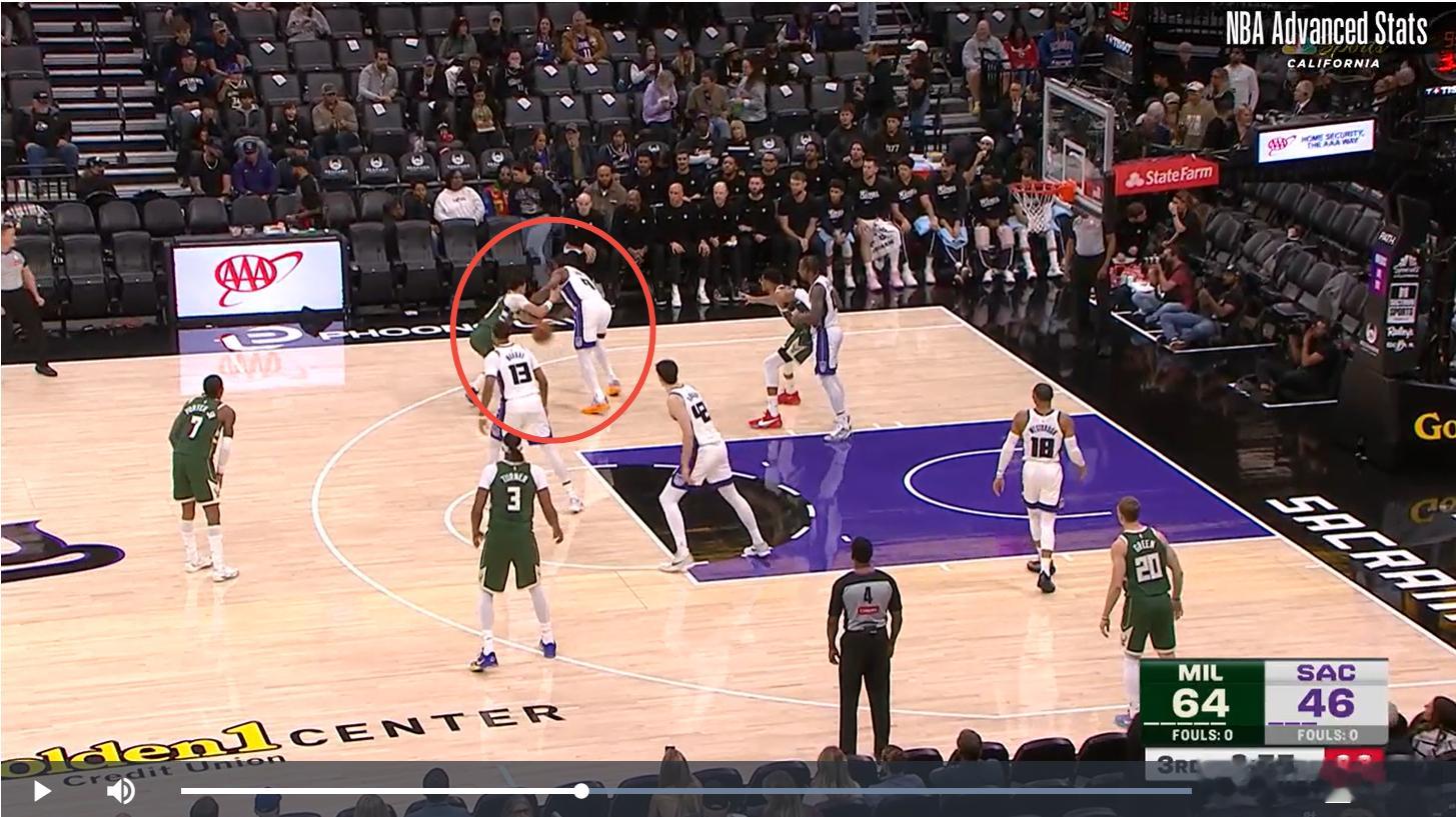 国王主场输给雄鹿，喜提五连败，原本又是一场半场就可以关电视的无趣比赛，结果没想到