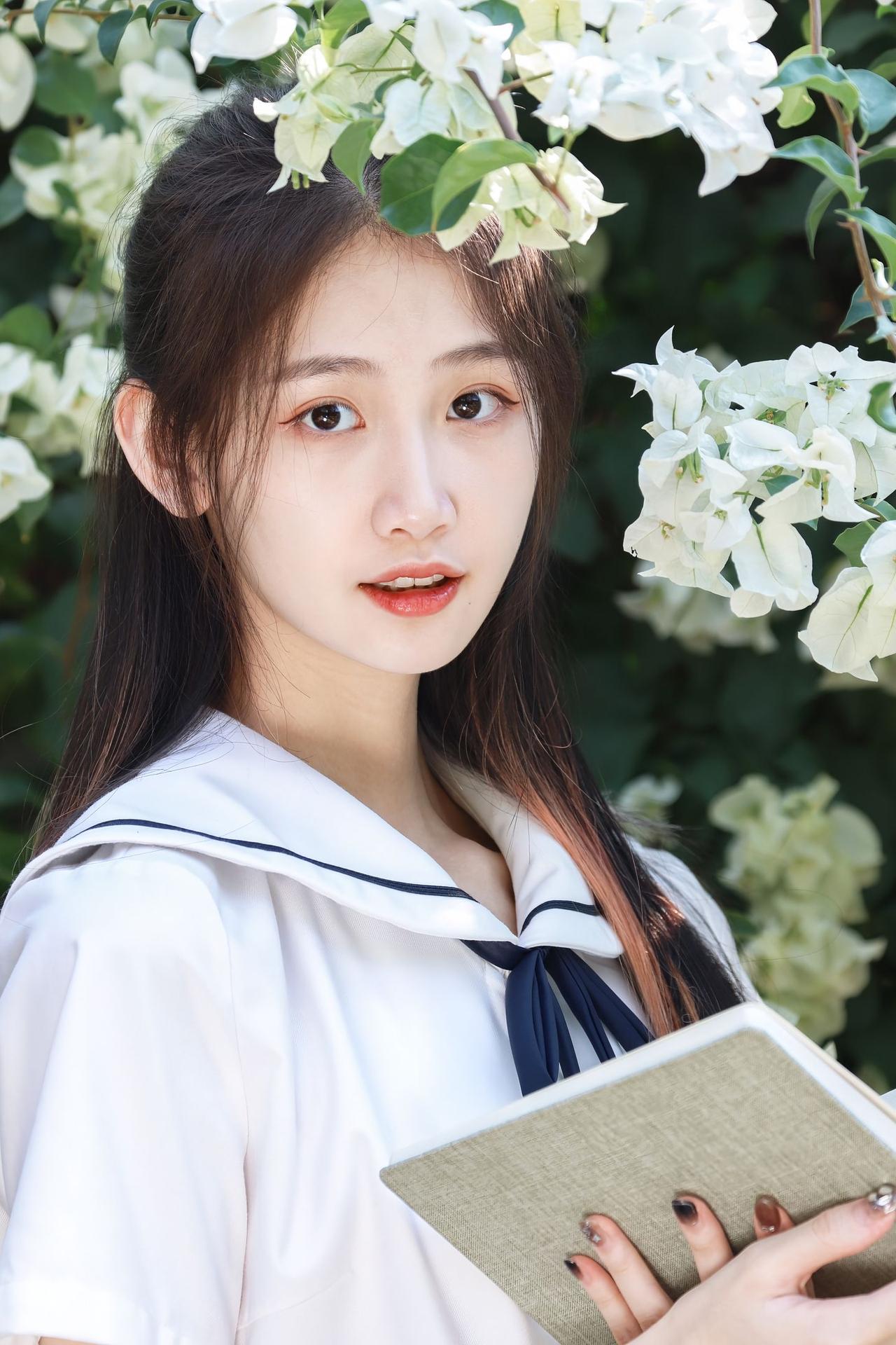 还有谁会记得那个曾经和你有说有笑的学妹呢？