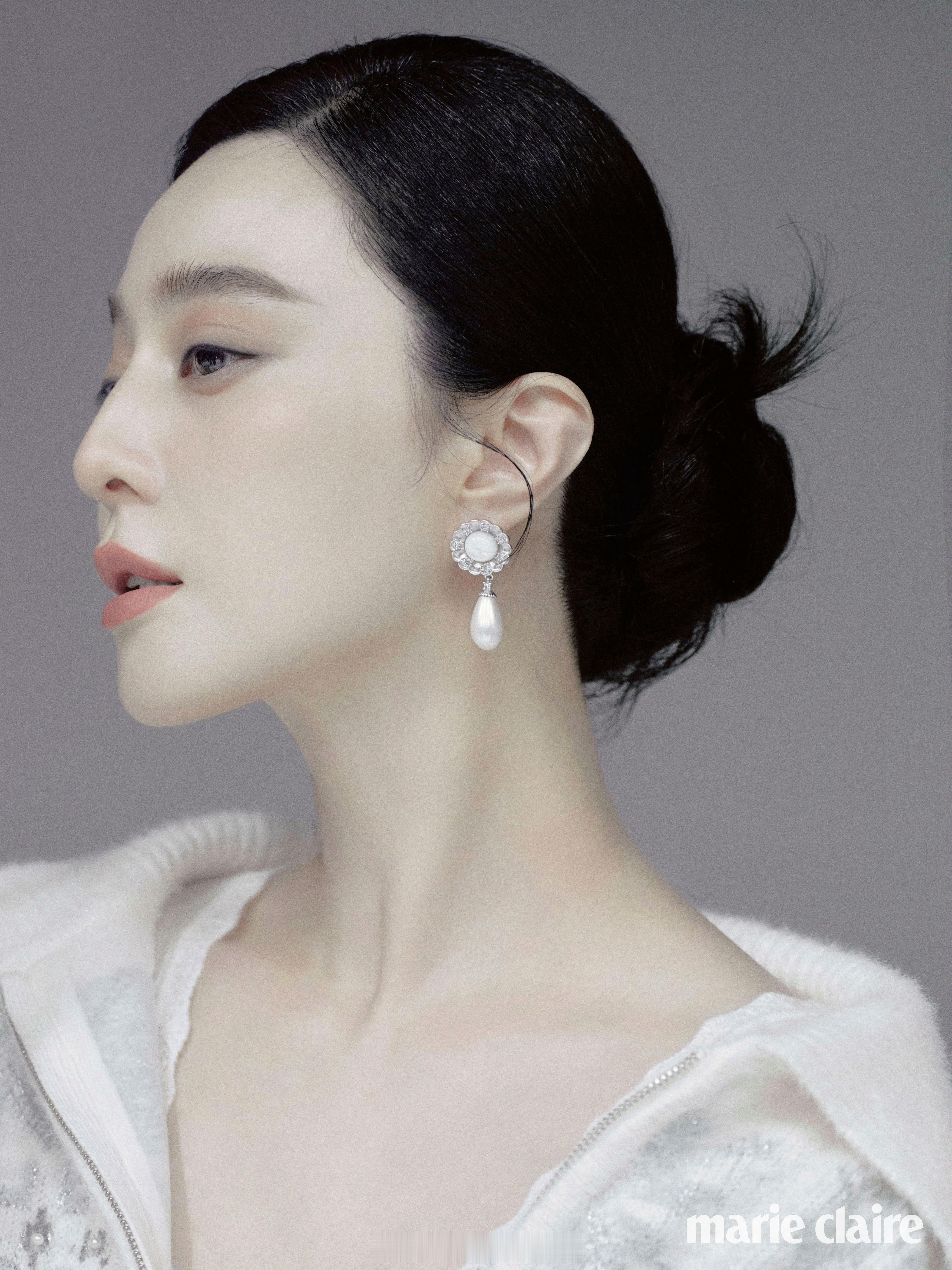 冰冰全新杂志大片，高级脸配珍珠耳坠太绝了~✨冰冰拍摄的《Marie Claire