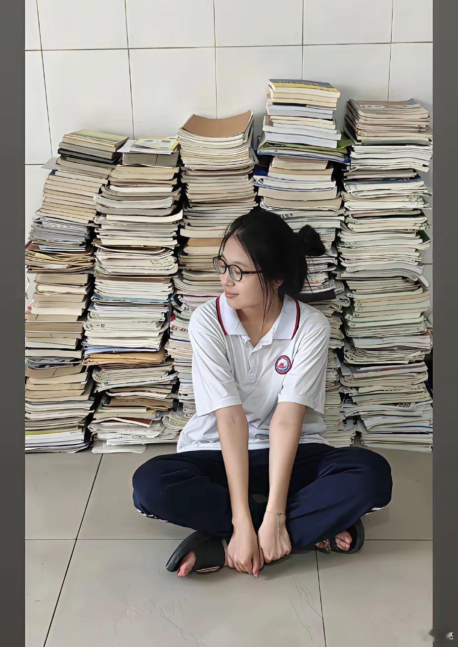 高考某网友:女儿高考完回家后，一声不吭闷头睡了一天一夜，妈妈忐忑不安地以为女儿没