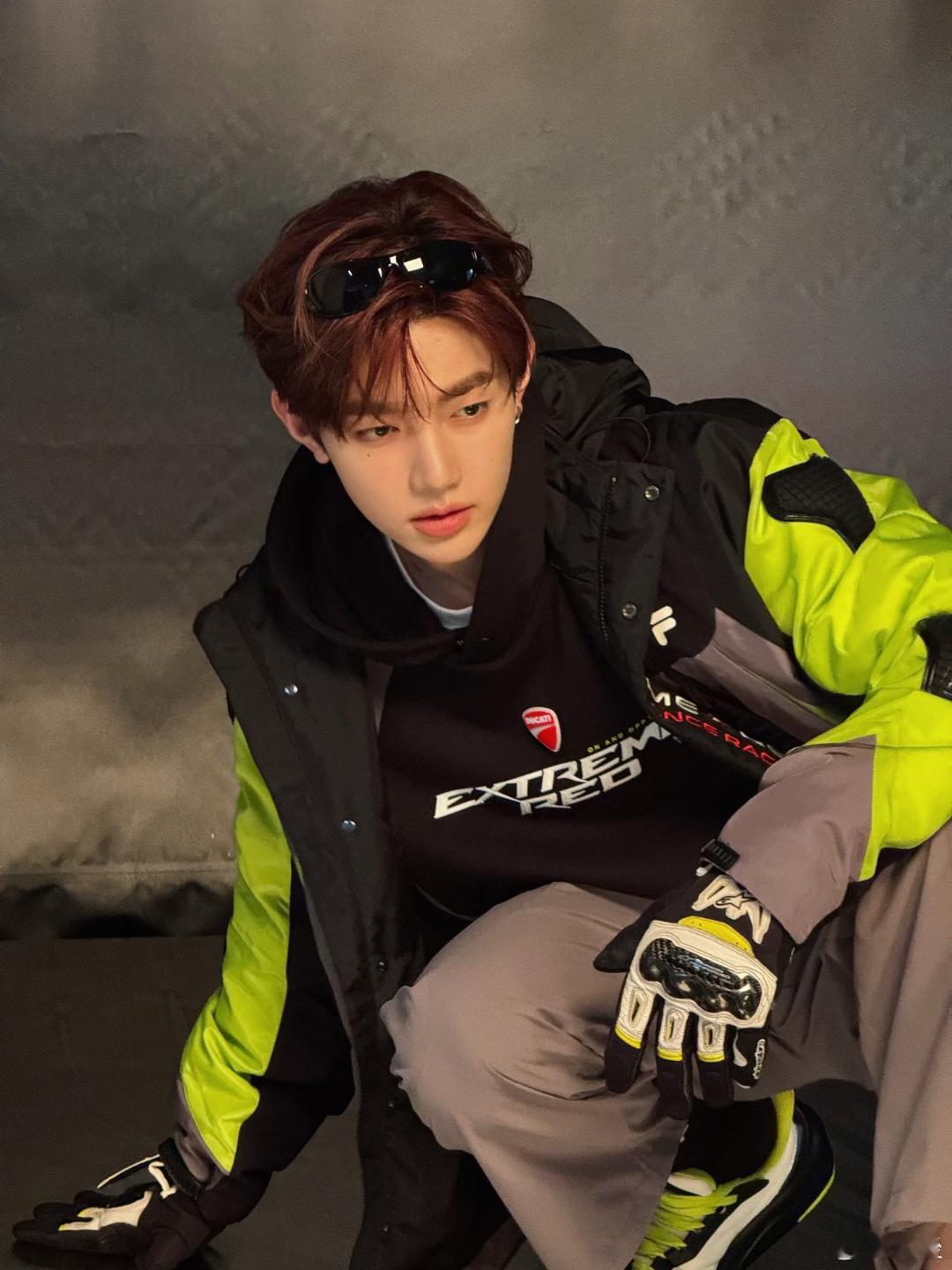 章昊本来就是中国人啊唱中文歌怎么了那还有小韩本土男团爱豆直接贴脸开大🇰🇷历史