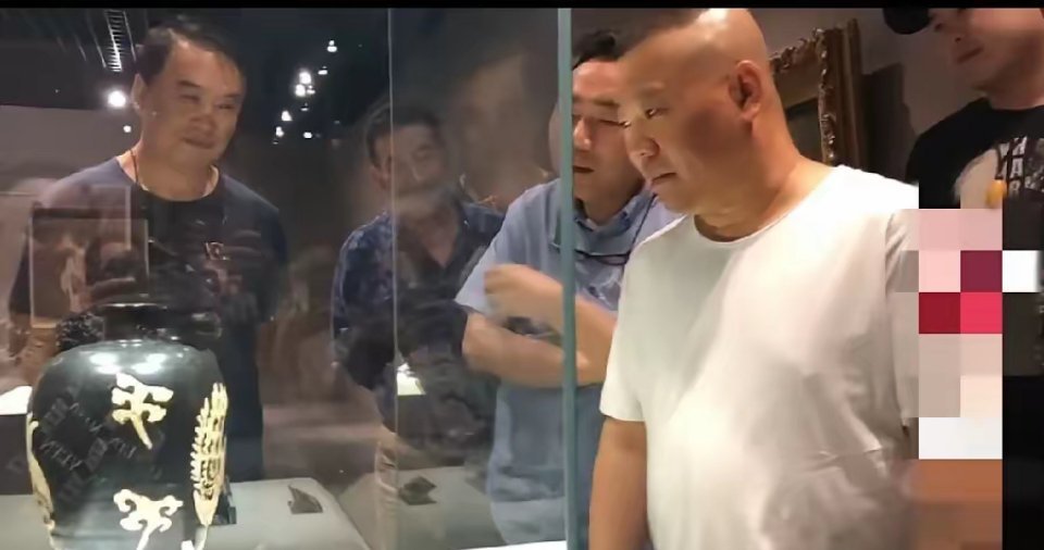 郭德纲去过杨老五的博物馆，据杨老五说，是郭德纲主动要求去的，看看五叔的收藏到底怎