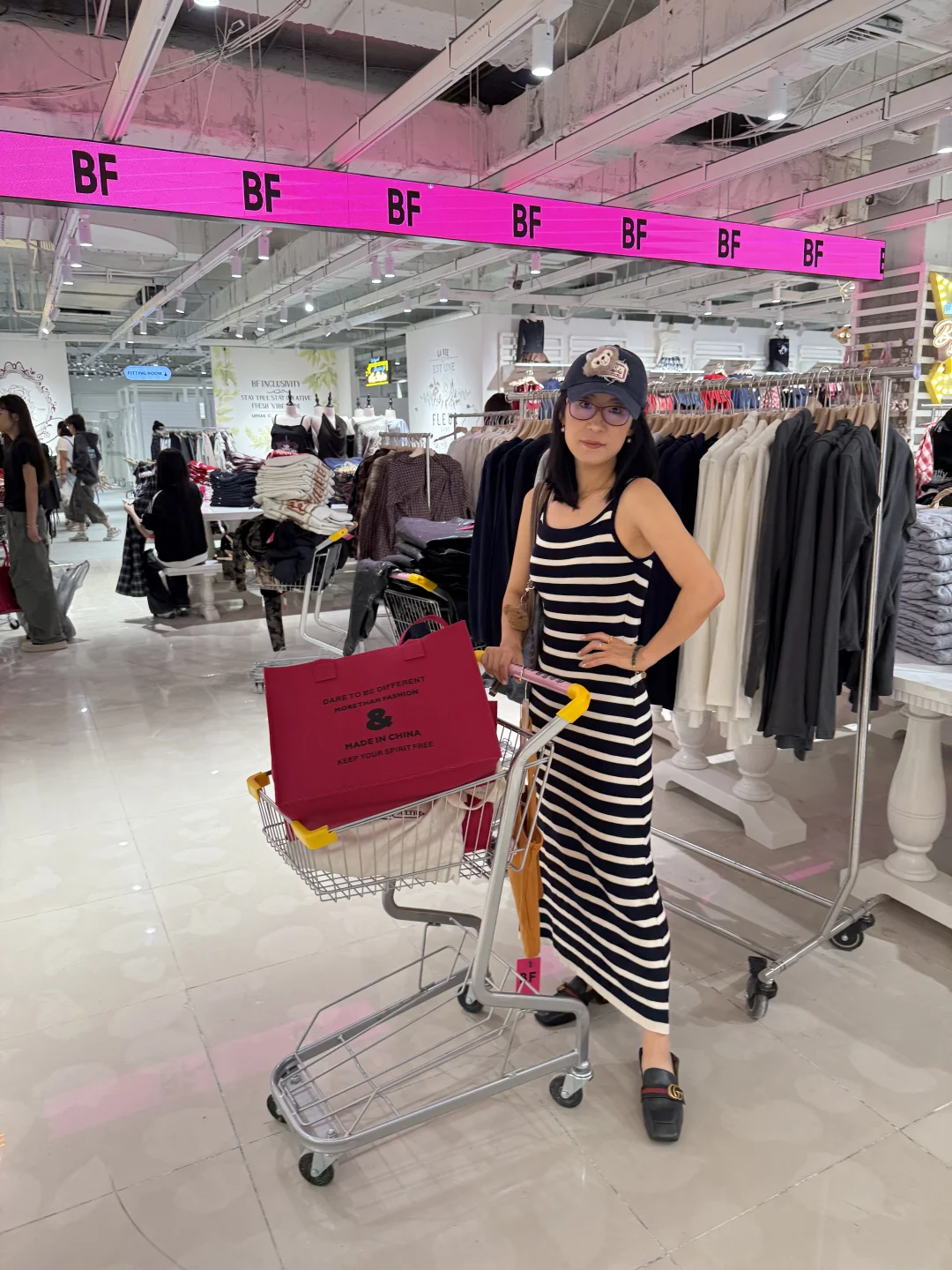 沈阳这家女装店满100返50！2500平超大