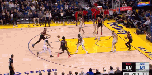 团队艺术啊！！！
猛龙的5倍速传球太牛了……
这个球把勇士全队都给传懵圈了，库里