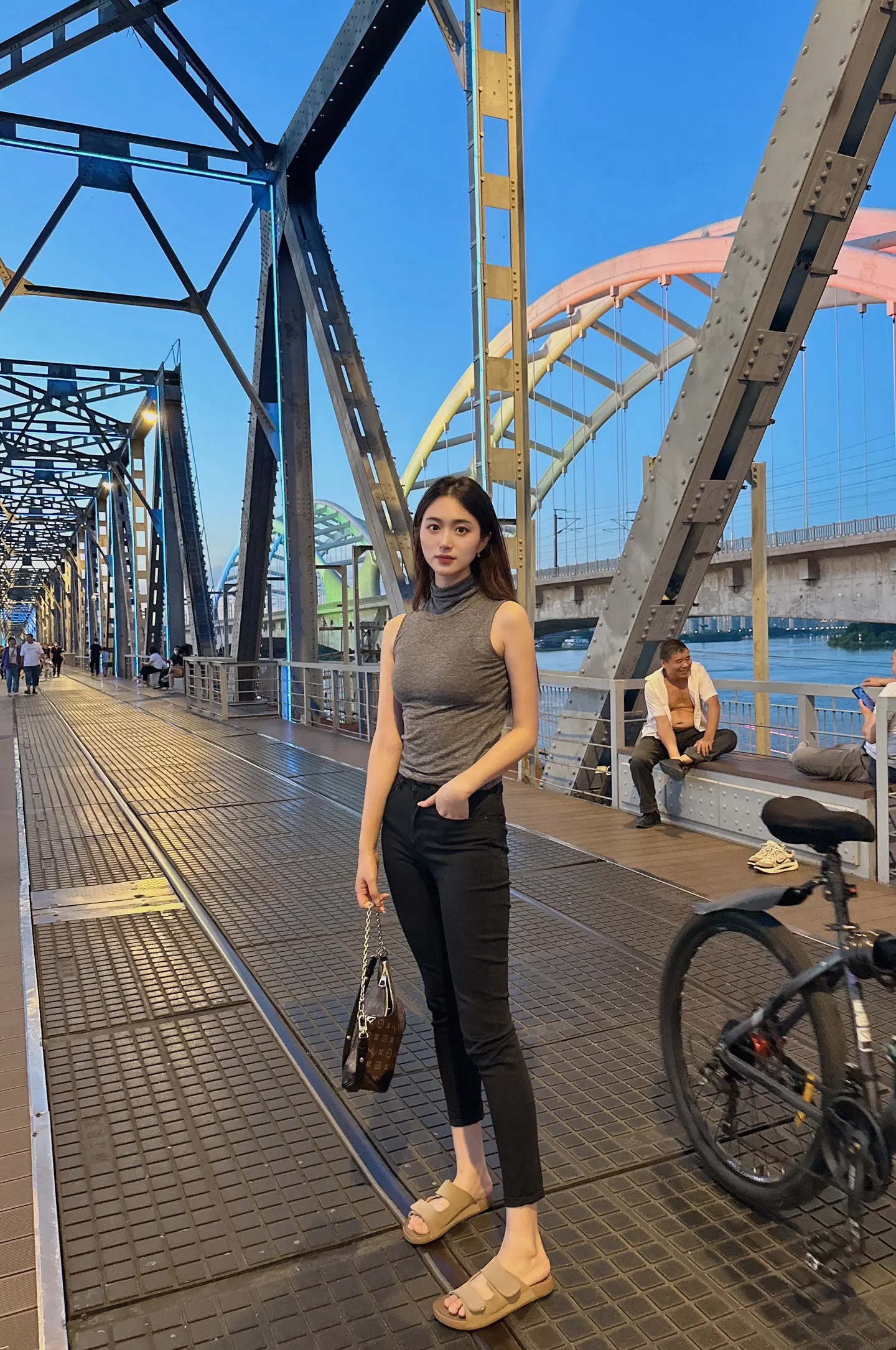 如果有一天 让你心动的再也感动不了你 让你愤怒的再也激怒不了你 让你悲...