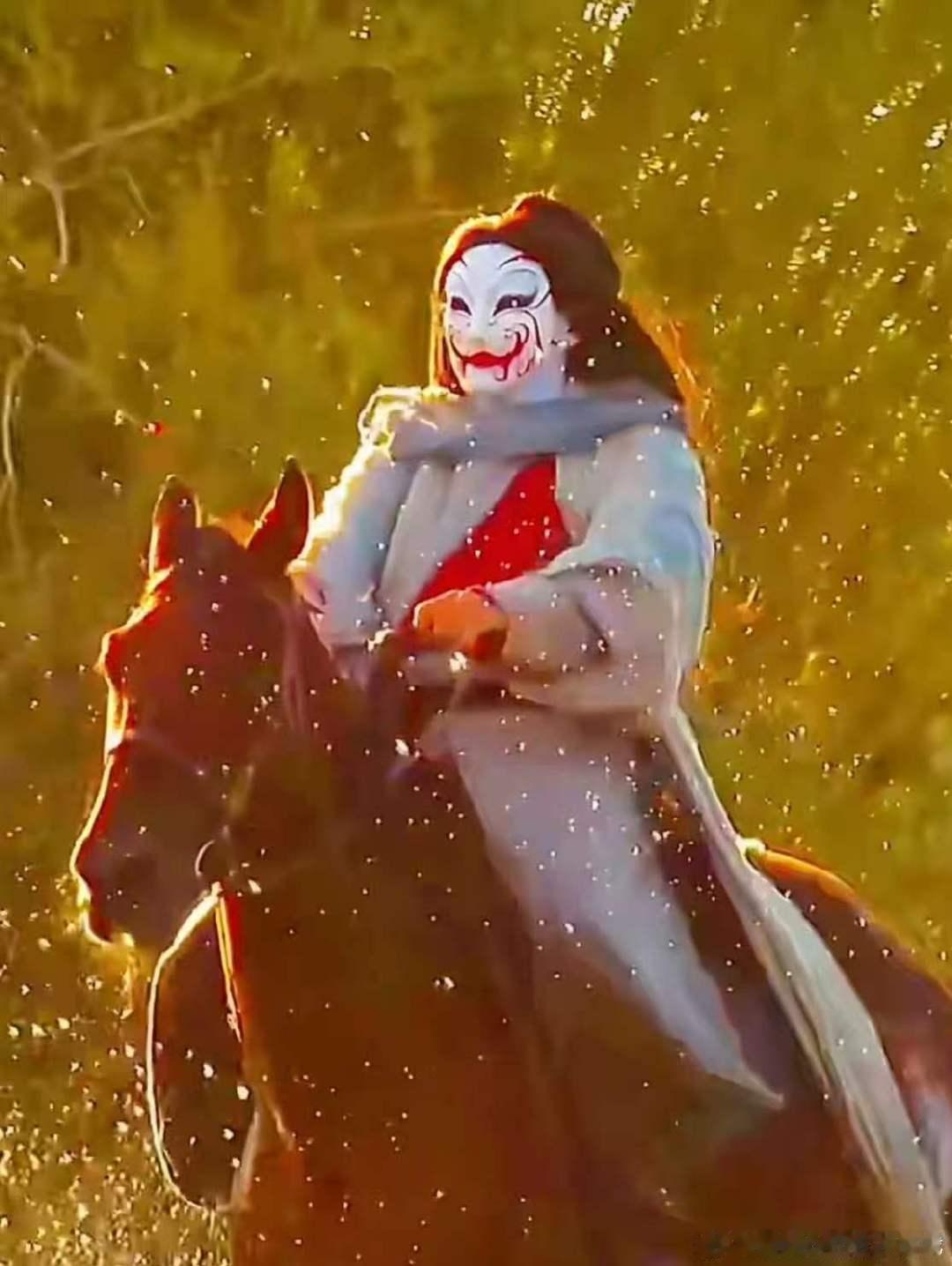 孙艺洲帮知世郎辟谣 孙艺洲帮知世郎辟谣啦，骑马场面太震撼了！知世郎活力全开，魅力