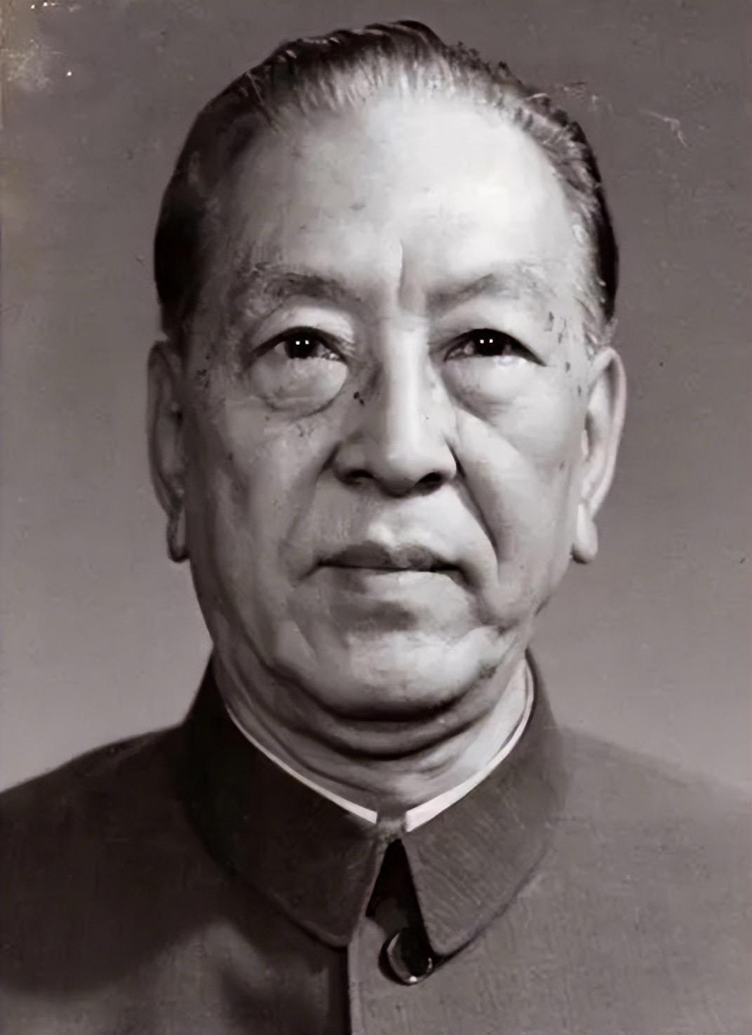 1950年，中国驻瑞典大使耿飚遭到了瑞典军官的轻视：“大使先生，你带过多少兵？”