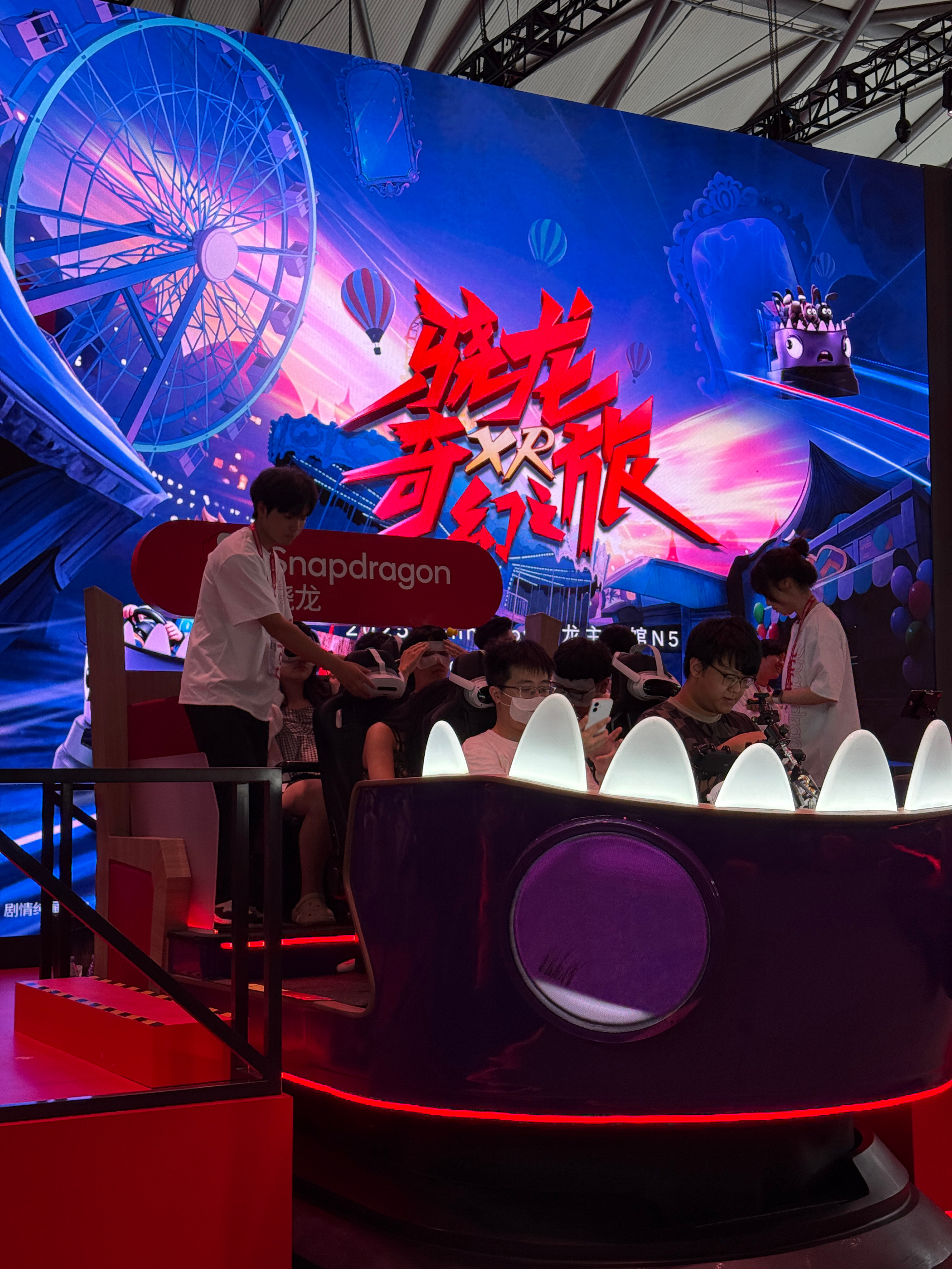 ChinaJoy﻿ ﻿   骁龙主题馆打卡今年最热闹的展馆，在这里可以体验、逆水