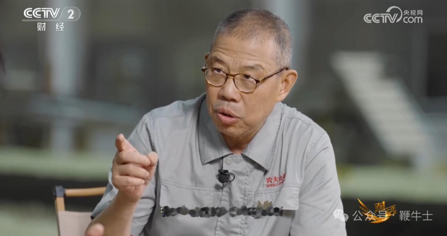 钟睒睒在节目中谈及电商平台，直言其本质就是“中间商”，并呼吁“必须限制平台的权力