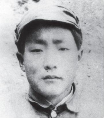 郭维，1922年11月，出生于天津郭庄， 原名郭维哲，后随父迁居北京长辛店， 进