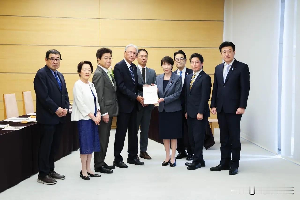 10月6日，高市早苗在首相官邸与被绑架日本人家属及救援团体代表会面时，正式披露了
