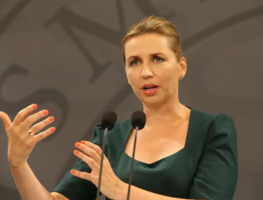 丹麦的两个国际笑话：一、丹麦女首相为了讨好美国，像疯狗一样咬中国，结果美国现在要