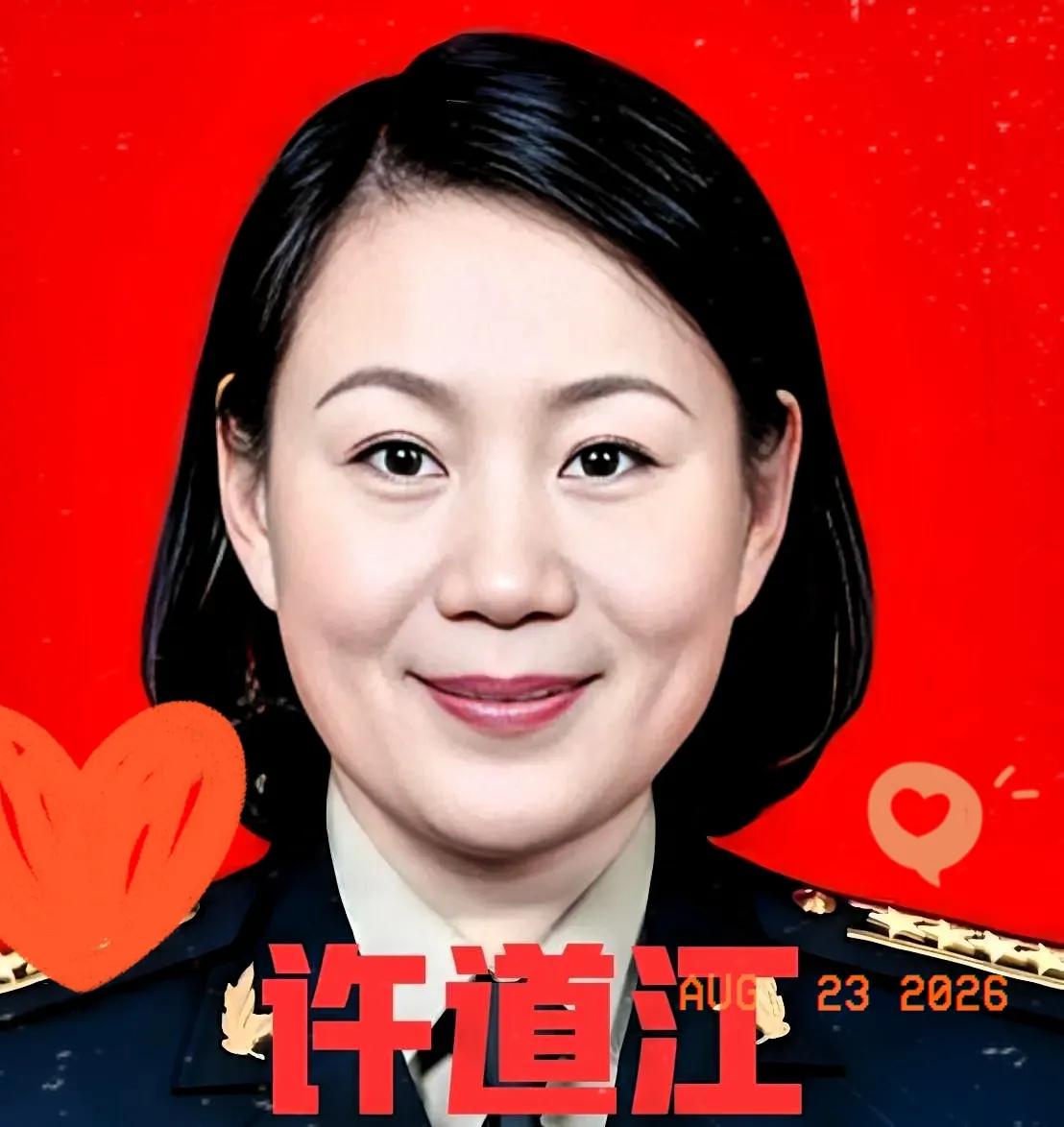 跟老公大吵一架后，许世友的孙女许道江蹲在梧桐树下哭得像个孩子。结婚十周年纪念日被