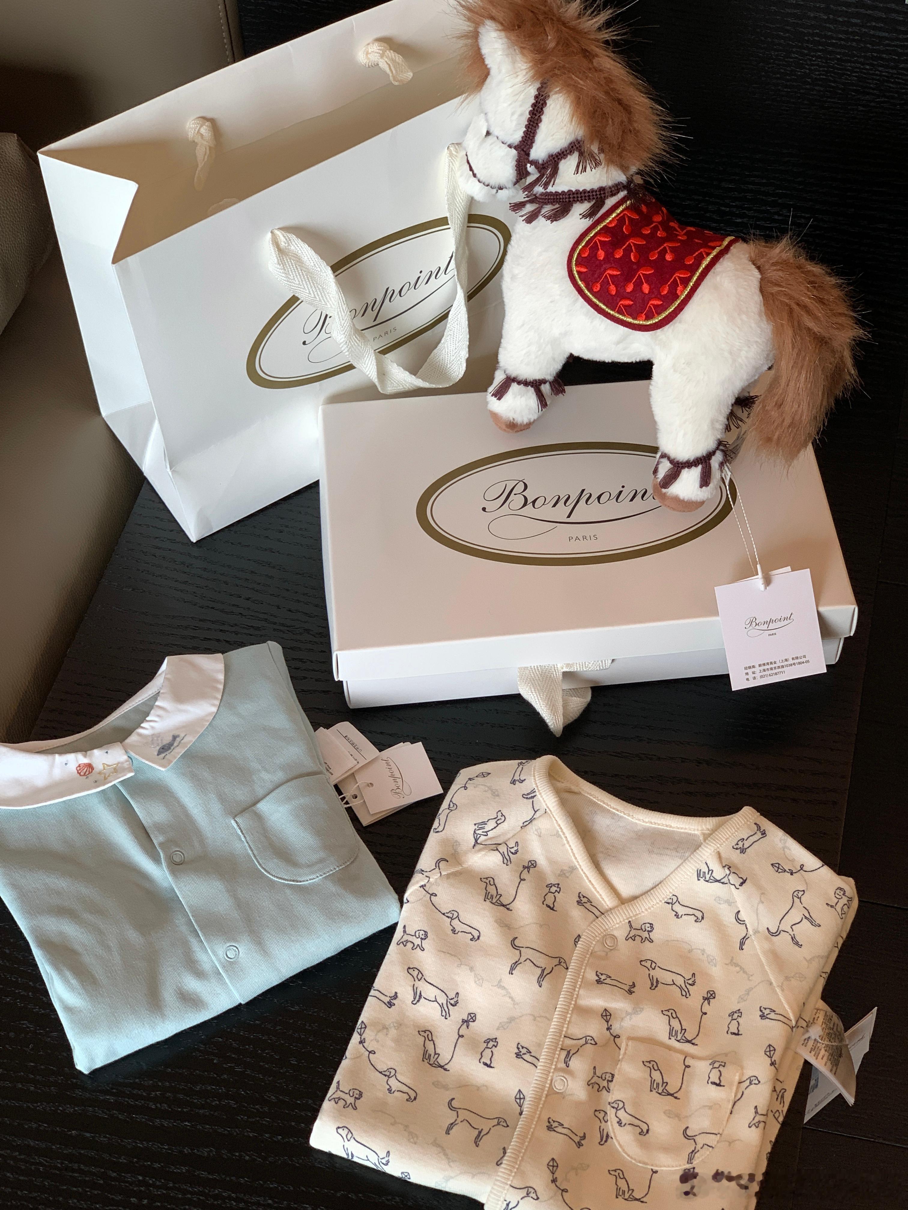 人类幼崽又到了很多新东西在想要不要拍个他的礼物开箱哈哈 