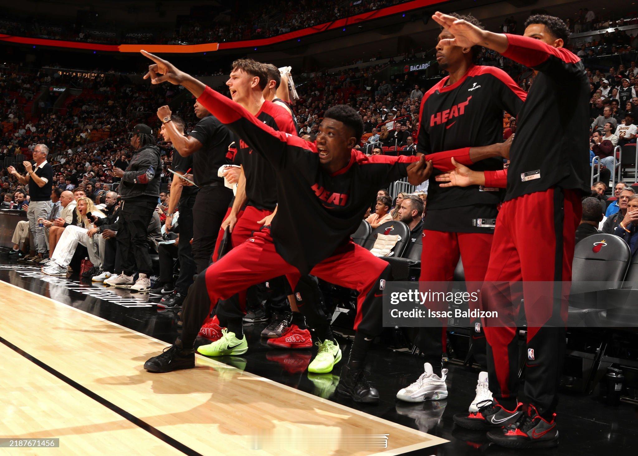 这个叫做布莱恩特的男人留在热火挥毛巾都不愿意在湖人吗？  