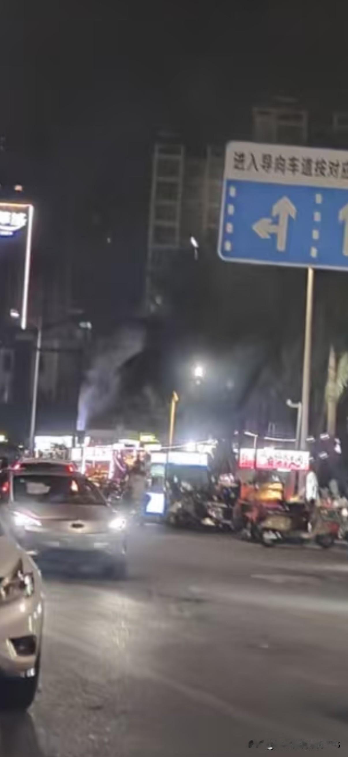 海口红城湖夜间烧烤扰民问题，究竟何时能妥善化解？

今早查看小区业主群，诸多业主