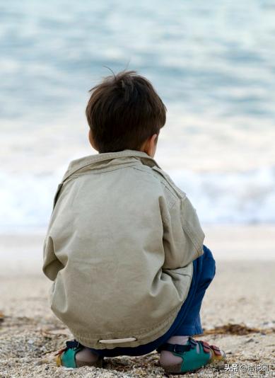 令人痛心！云南昭通，女子将1岁儿子扔给亲戚照看，外出务工10几年不接回，亲戚无奈