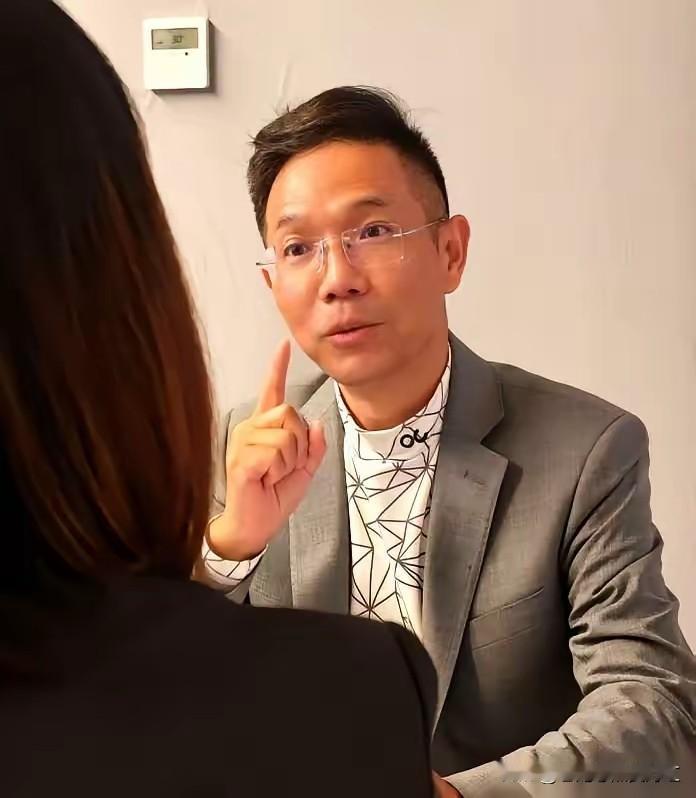 “你爹是不是你叔？” 庭审上这句灵魂拷问，直接把我看呆了，这哪是问话，分明是戳破