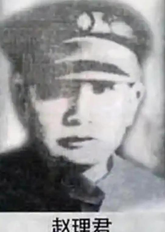 1938年，他去上海法租界，袖子里就揣了一把。

他去拜访的，是民国第一任国务总