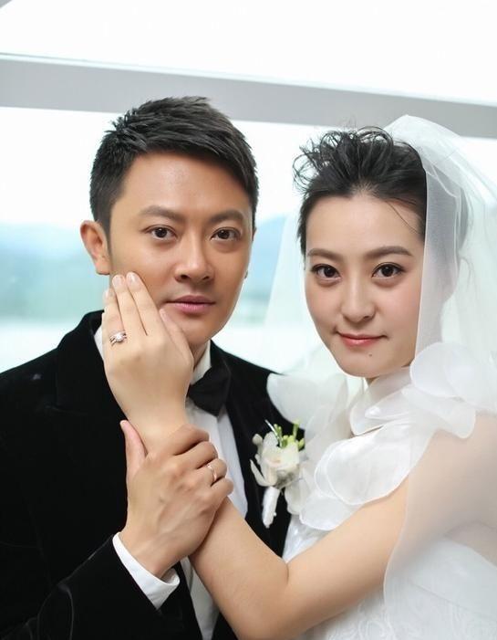 2015年，印小天花了400万元娶的老婆哈琳娜。直到孩子出生后，才发现自己的老婆