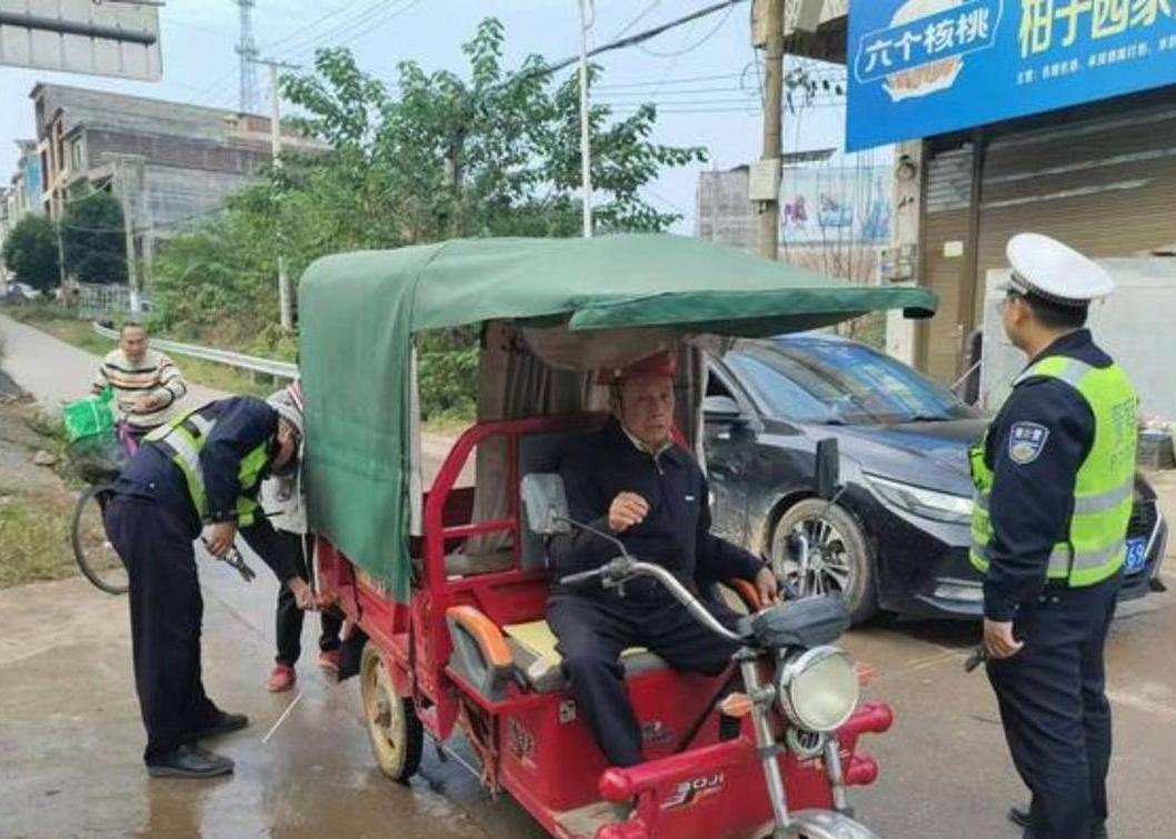 南阳电动车治理登上齐鲁晚报：一场牵动多方的城市交通考题

最近咱南阳整治电动车的