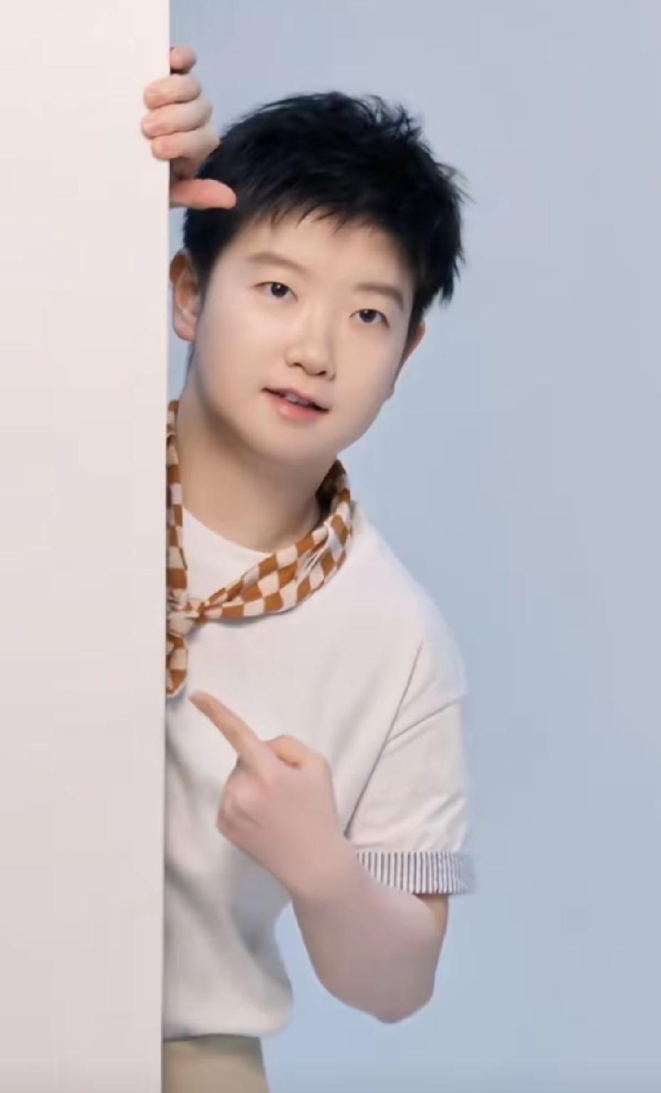 我从来都认为莎莎是一骑绝尘的存在，我知道会有人喷，会有人说其他队友怎样怎样，但是