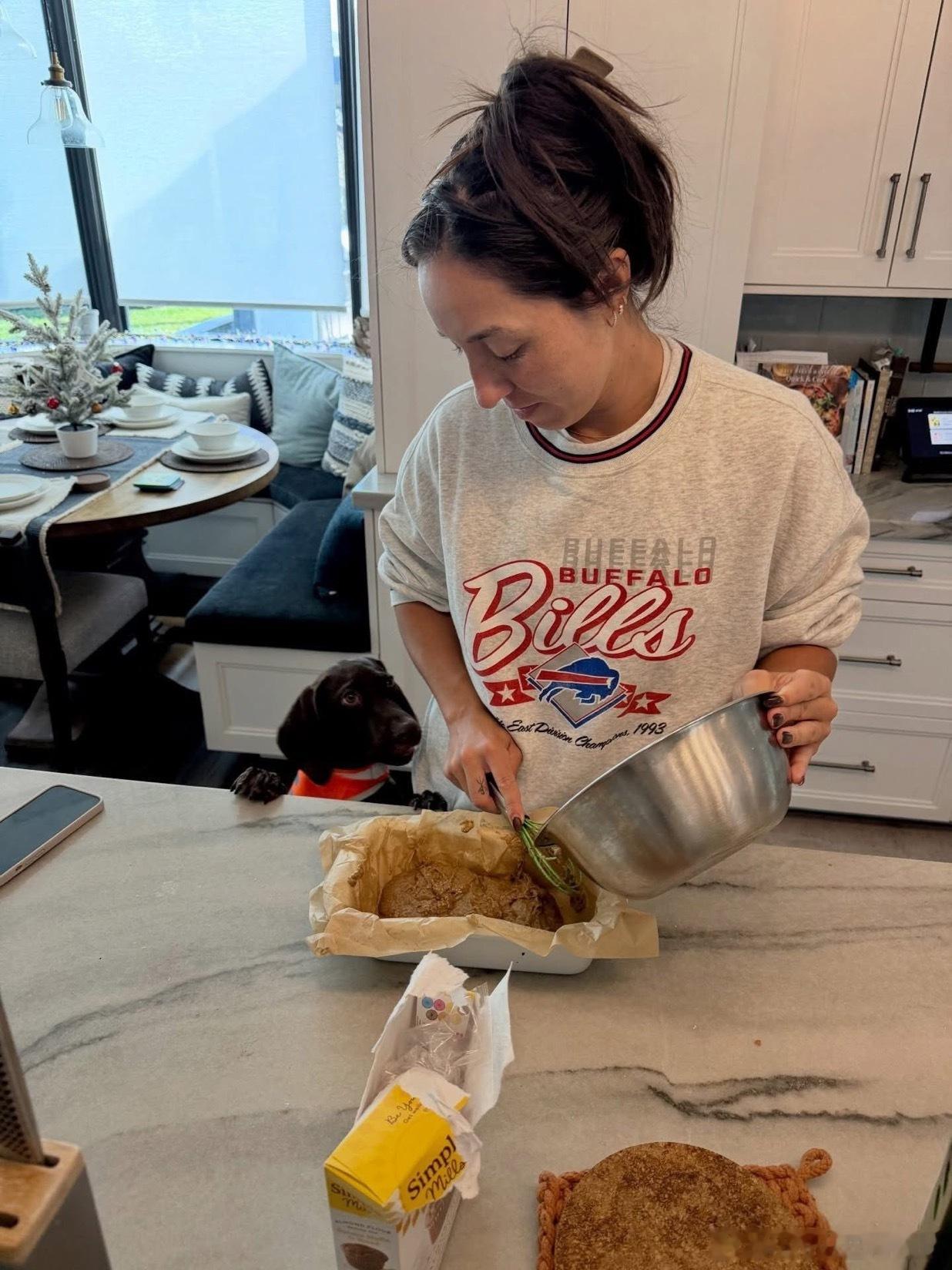 笑死了，佩古拉在给凯斯准备黑暗料理了还配文：i’m so sorry, madi