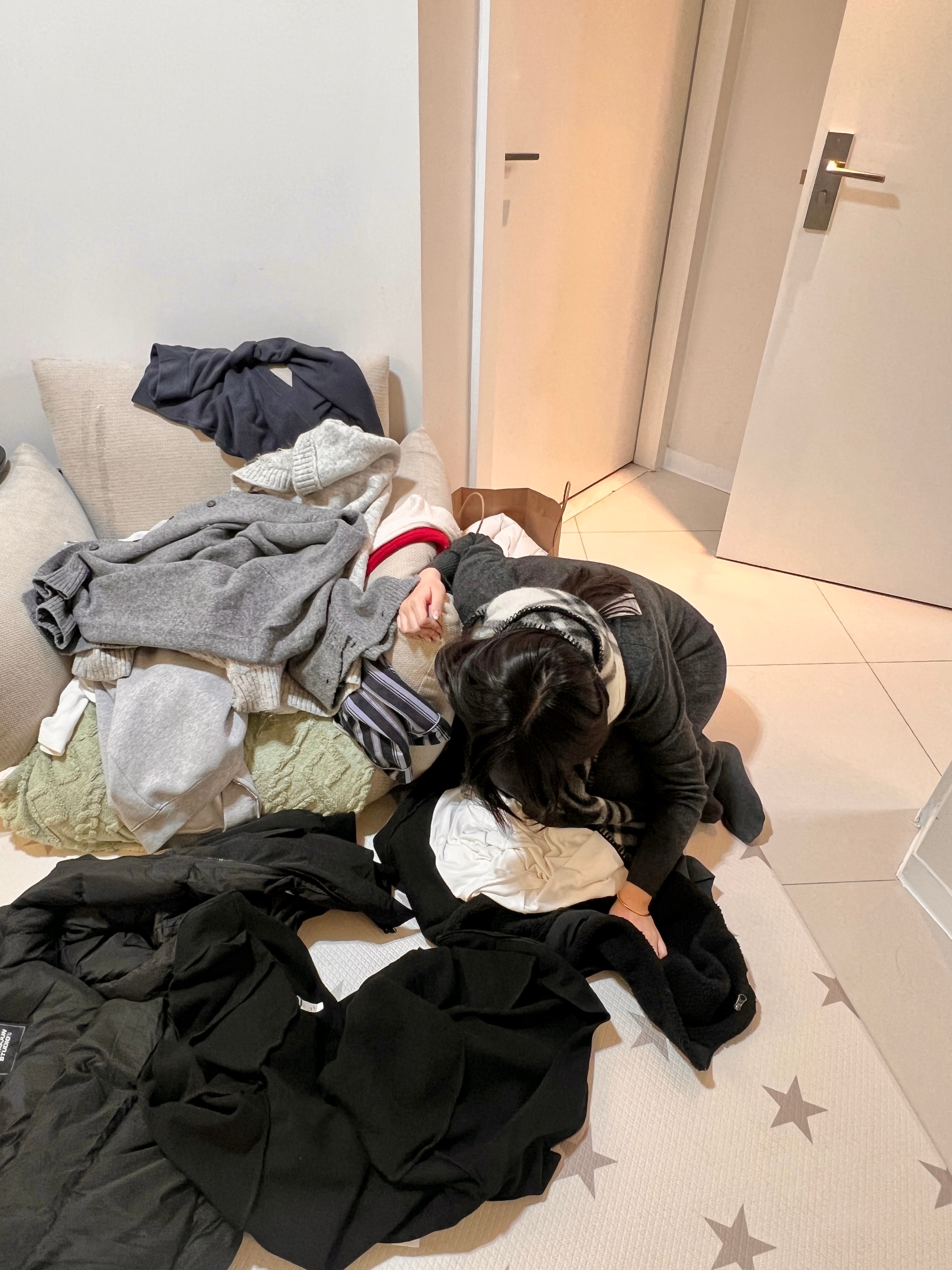 我再也不当p人了。。。。到底带什么衣服。