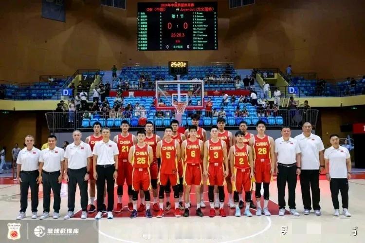 不得不说，如今的男篮能达到国家队水平的球员，我总结了四代人。
第一代是老一代的，