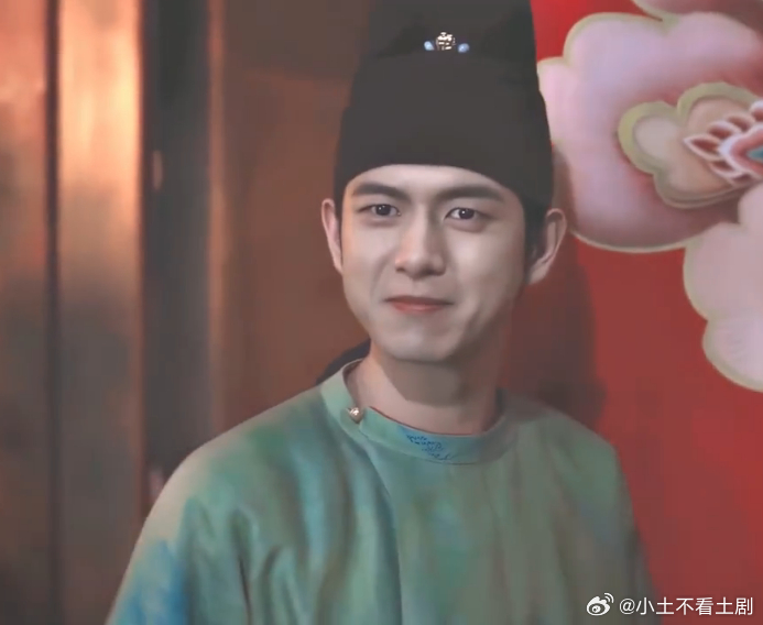 李现眼神戏真是细糠  看李现在新剧里的表现，梁乡对凯之的好奇与不忍全在眼里，没有
