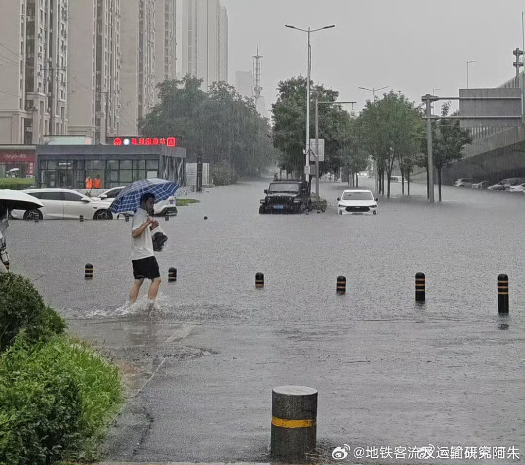 沈阳暴雨沈阳地铁9号线停运 突发：沈阳地铁9号线因极端天气原因临时停运，截止8点