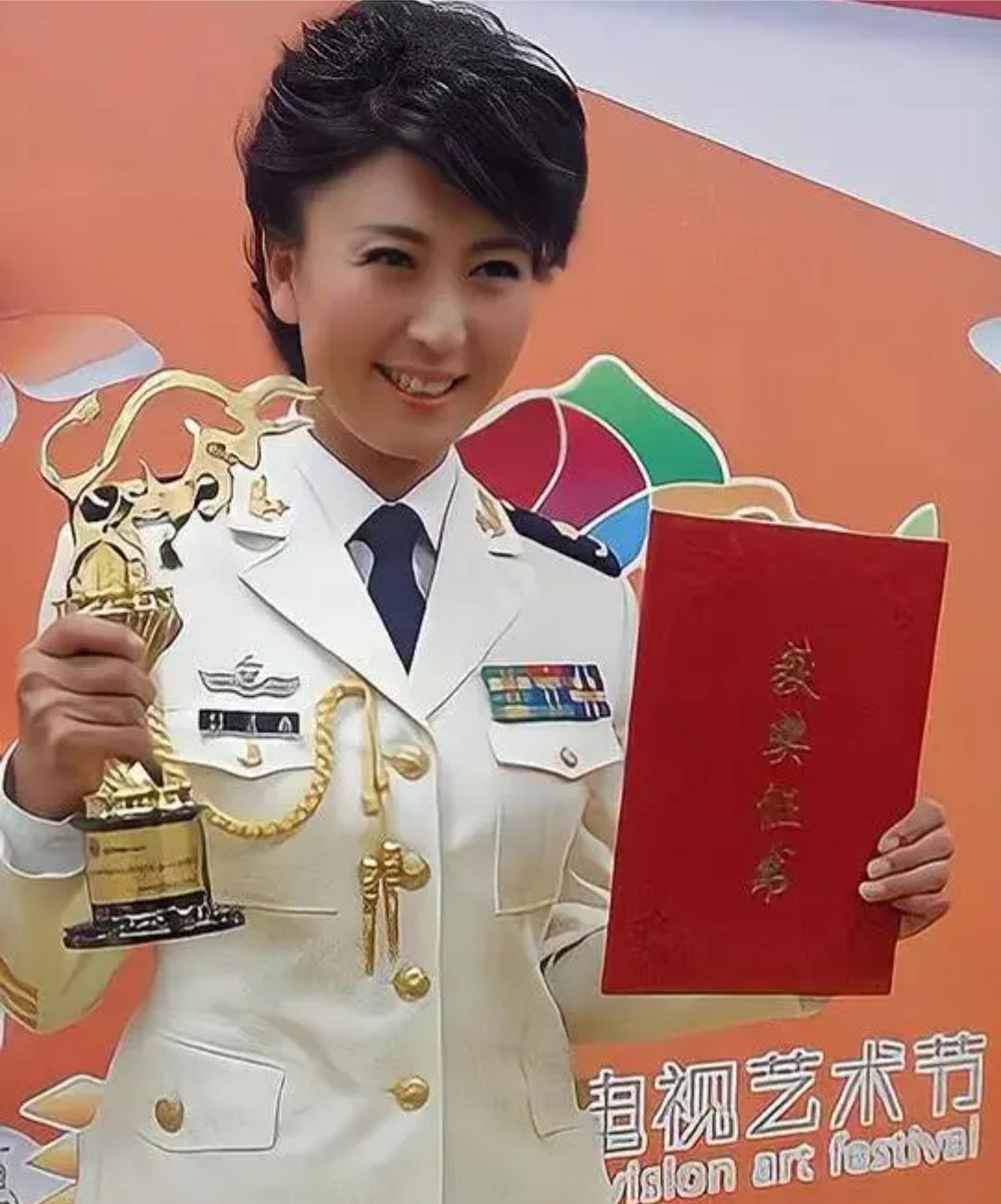 古人把戏子归为下九流，真不是没道理的。
不事生产，只懂取悦权贵，哪来的脸要我们普