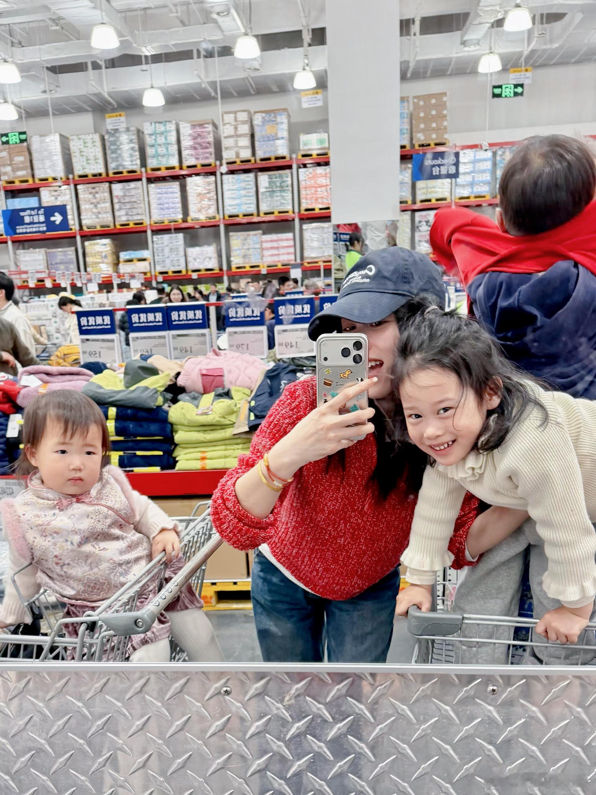 🏮 这个除夕，都被小确幸填满——邻居送的美丽花花、宝宝桌前的爱心咖啡、夜里两个