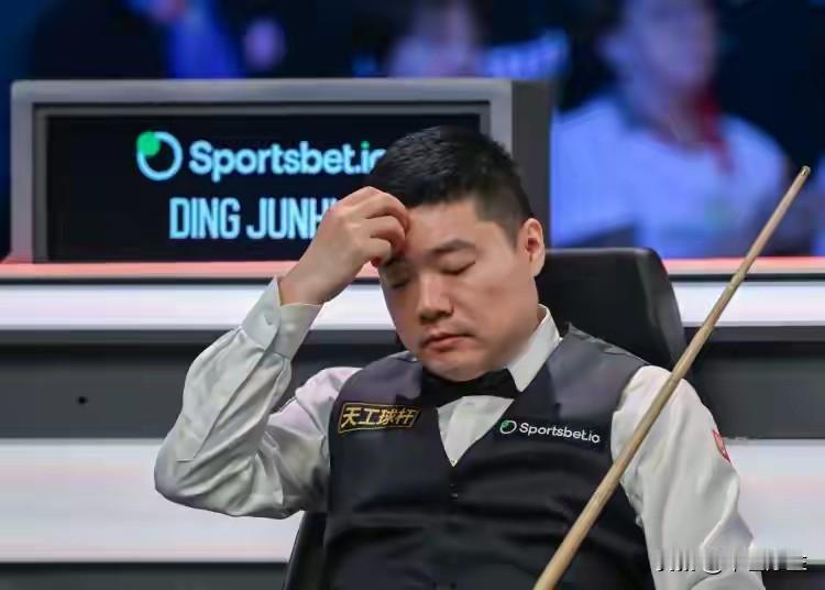 国锦赛16强出局！丁俊晖不敌老对手

卫冕冠军丁俊晖国锦赛16强遗憾出局！2-6