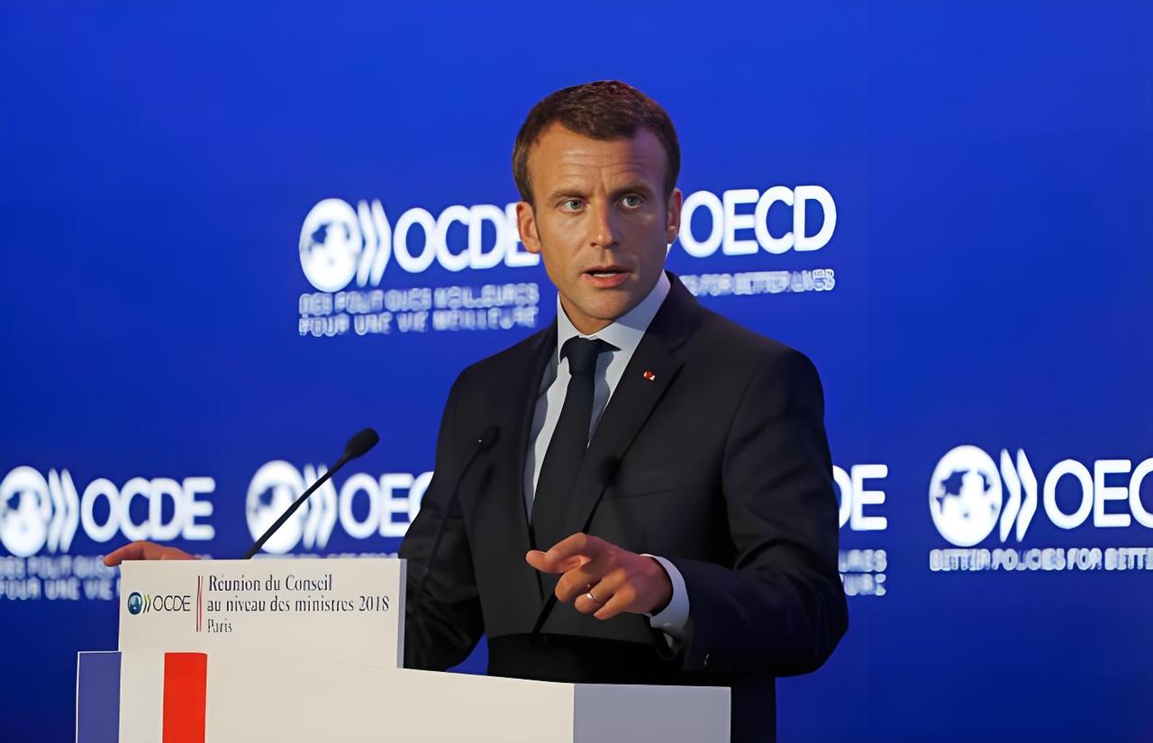 8000亿欧元的生意，你说关门就关门？马克龙这话，连自己人听了都想笑

法国一边