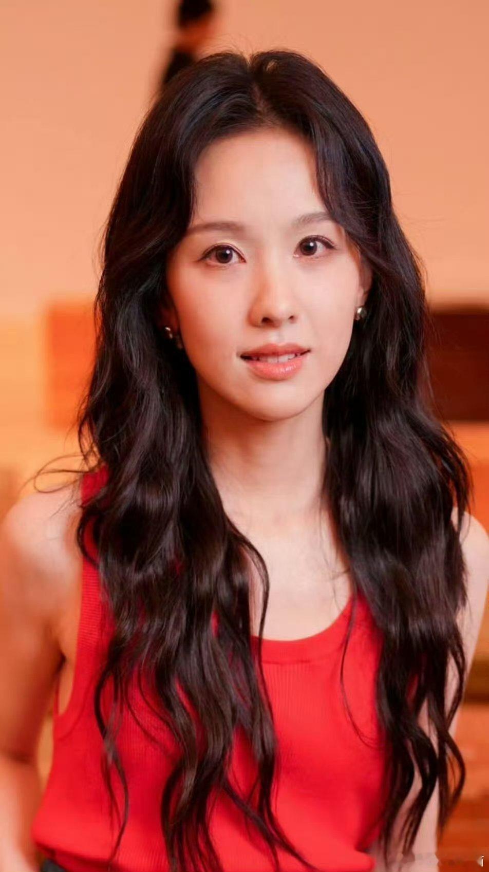 陈都灵眼袋…很美很自然啊 ​​​