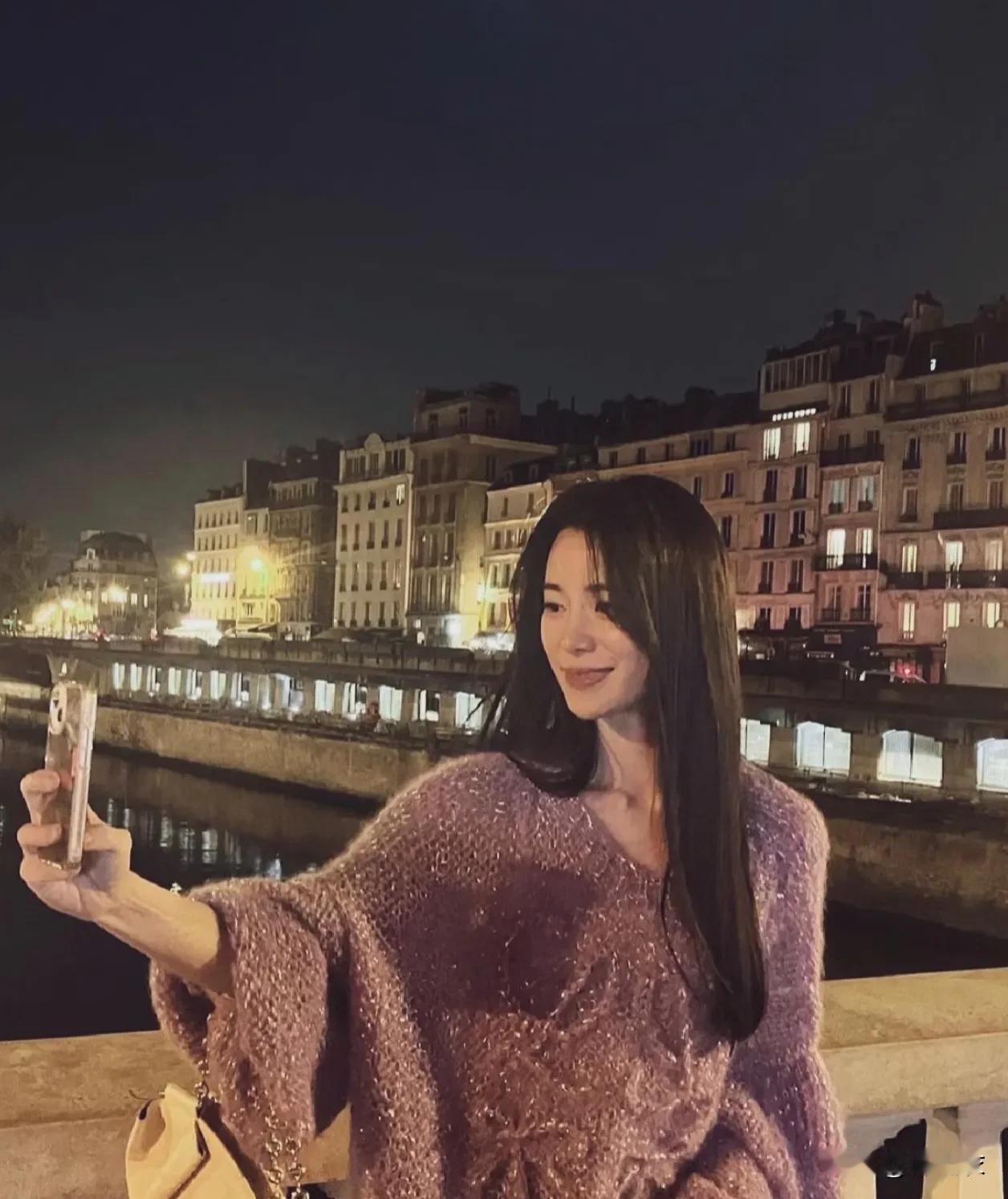 妍珍长得漂亮有钱有个好老公还有自己事业，看起来就是人生赢家。

而且我觉得这个人