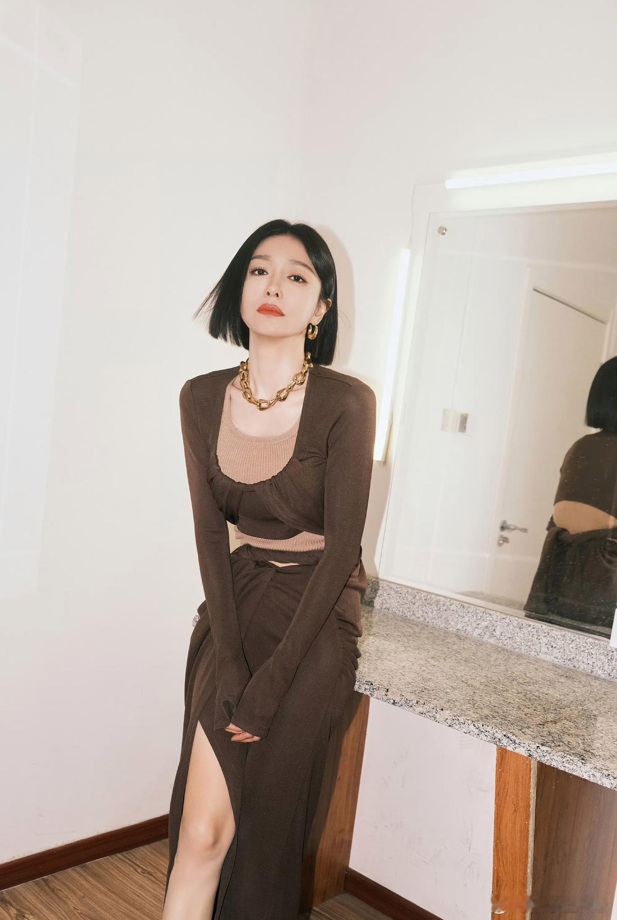 秦岚的美让人心醉，气质绝佳无法挡！ 