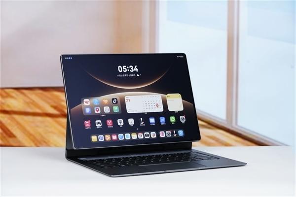 【华为MatePad Edge推出24G＋1T液冷版】日前，华为MatePad 