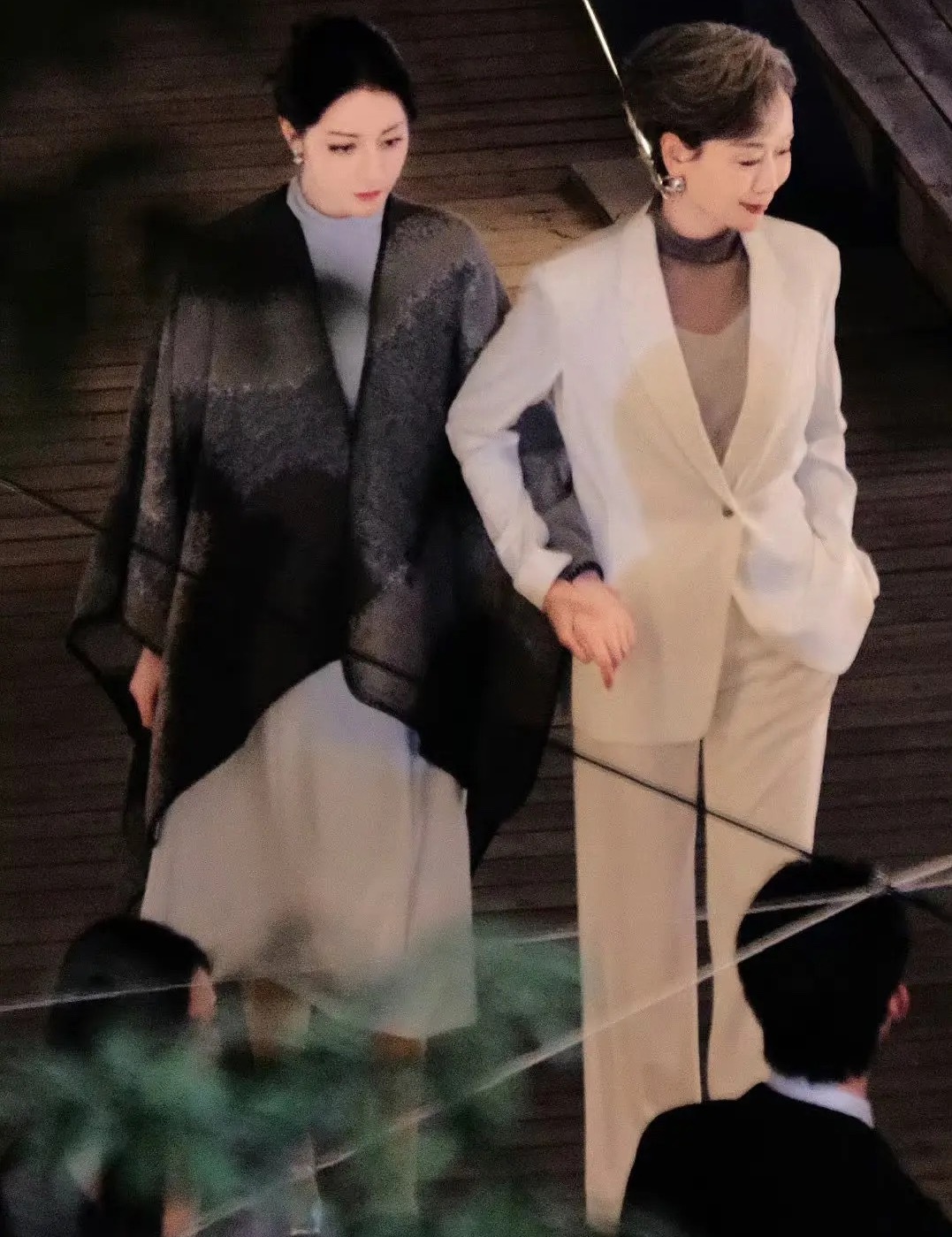 叶童体态和气质都非常好，岁月从不败美人，像这样漂亮自然的老去真好，突然理解短剧里