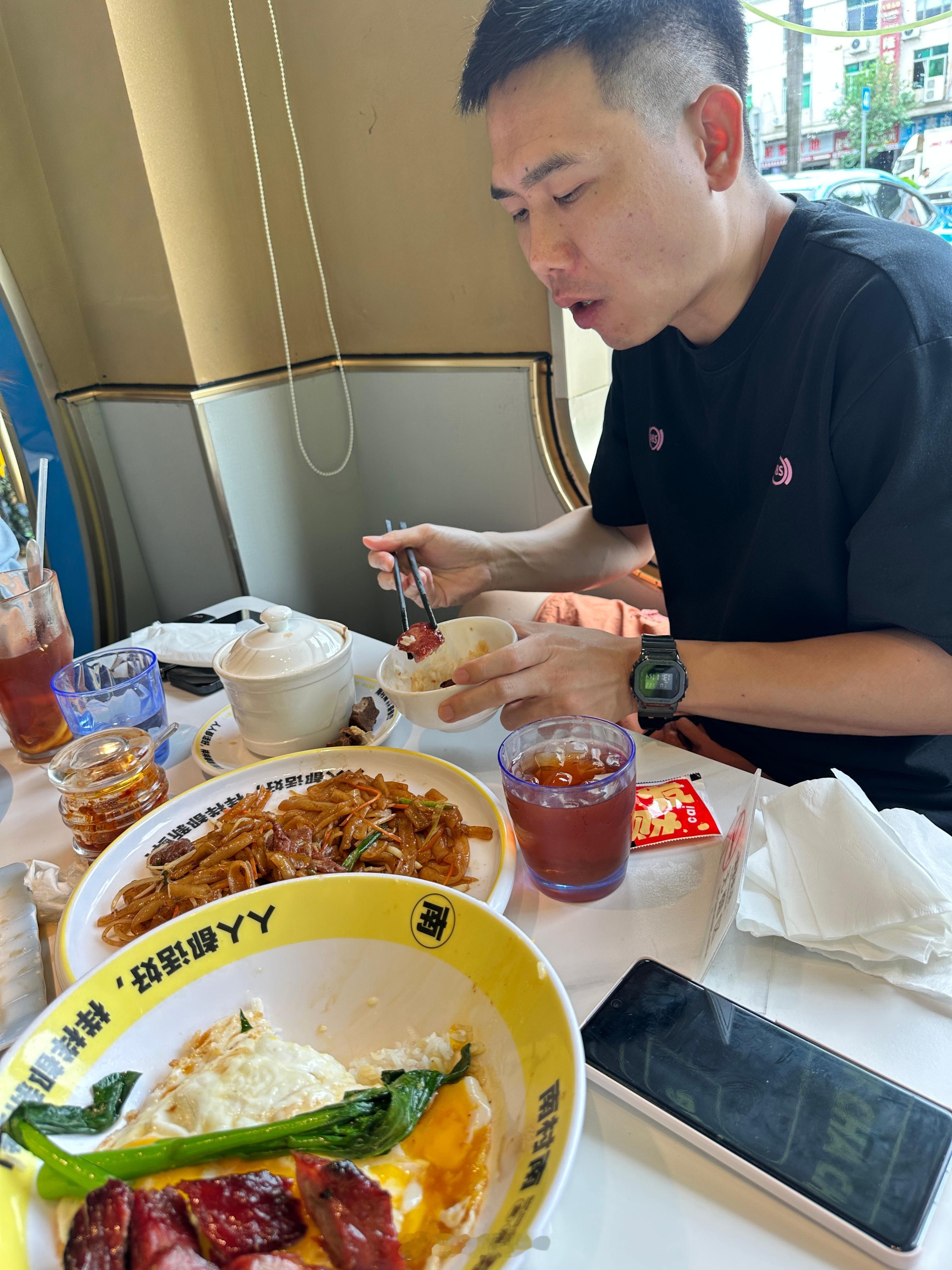 哇！！！  能哥请吃饭！！多谢多谢 ​​​