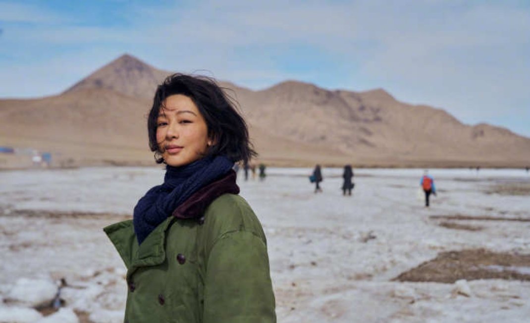 杨紫这回在新剧《生命树》里是真的发粪涂墙了！ 