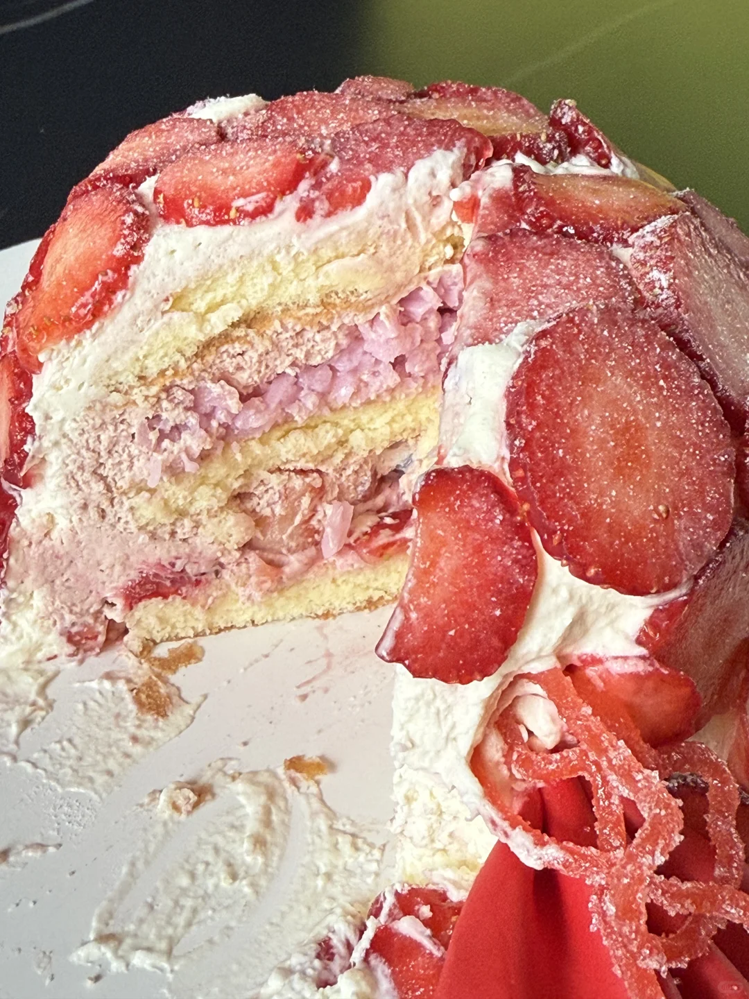 魔都的草莓蛋糕已经卷到这个程度了？？🍰🍰🍰