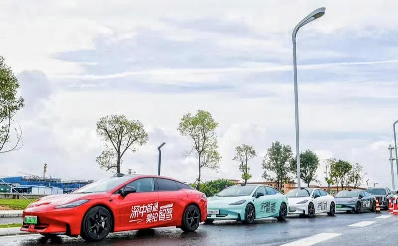 【昊铂GT全球款无图智驾首跨深中通道 全程24公里无接管】6月30日，深中通道正